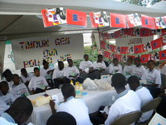 Les ateliers d'arts plastiques animés par les membres de la Fondation AfricAméricA Les ateliers d'arts plastiques animés par les membres de la Fondation AfricAméricA