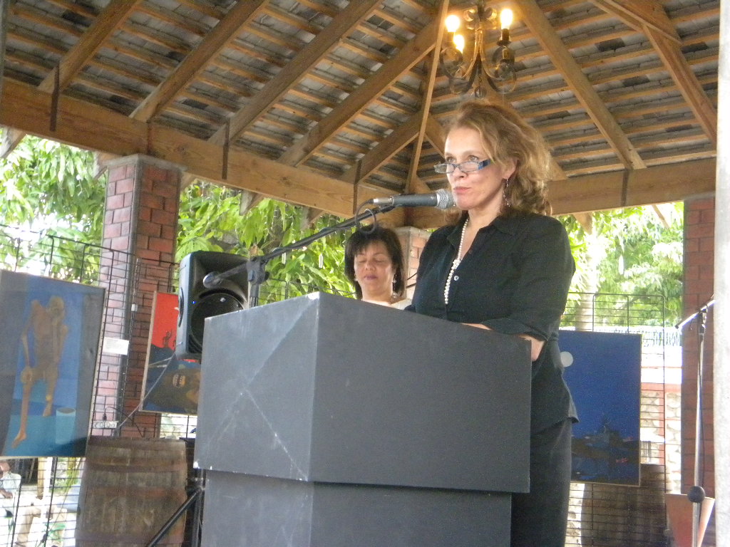 Madame Lisbeth Cullity délivre le message du Haut Commissaire aux Droits de l'Homme Madame Lisbeth Cullity délivre le message du Haut Commissaire aux Droits de l'Homme