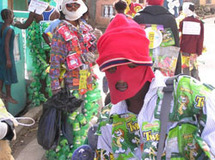 Performance carnavalesque et créations urbaines de J-M Lapin Performance carnavalesque et créations urbaines de J-M Lapin