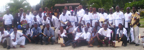 Les bénéficiaires du projet 'Leve Figi Bèlè', après la remise des certificats