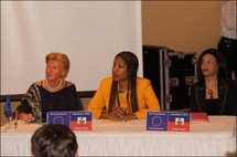 De gauche à droite: l'ambassadeur de l'Union européenne en Haïti Lut-Fabert Goossens, madame Marie Laurence Jocelyn-Lassègue et le chef de projet Barbara Prézeau Stephenson - (Photo: Moranvil Mercidieu)
