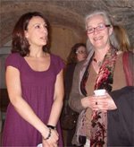 Inés posant avec une amie Inés posant avec une amie