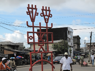 'Njé Mo Yé' de Koko Komégué - SUD 2007 'Njé Mo Yé' de Koko Komégué - SUD 2007