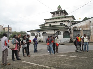 Visite dans Douala - Palais du Roi Manga Visite dans Douala - Palais du Roi Manga