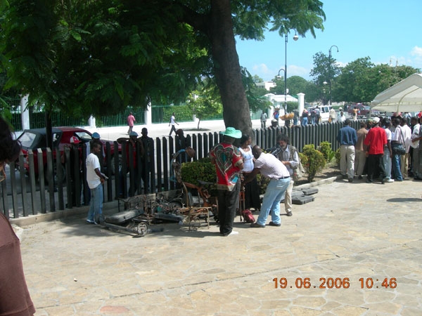 Jour du lancement de 'Sculptures pour La Paix' Jour du lancement de 'Sculptures pour La Paix'
