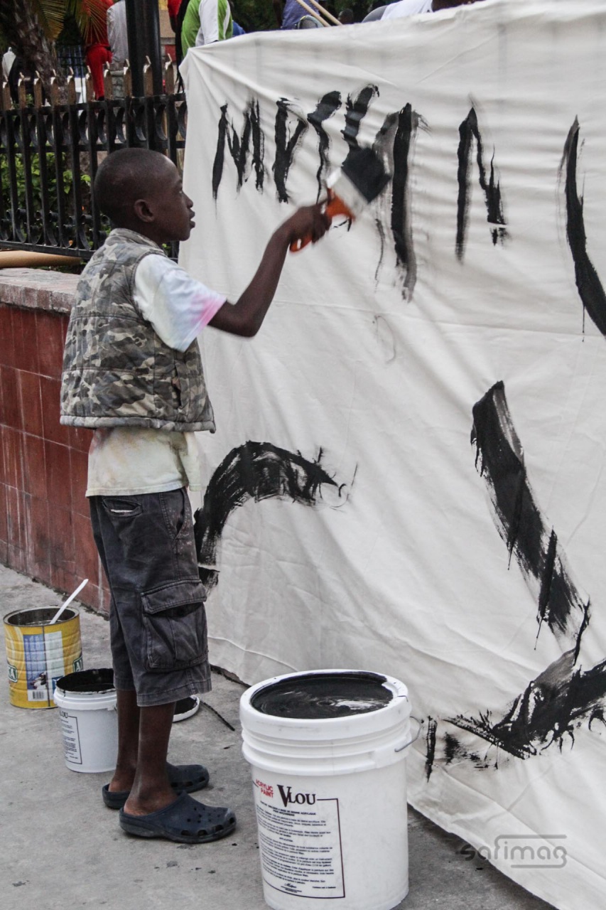 gal-3072492 gal-3072492