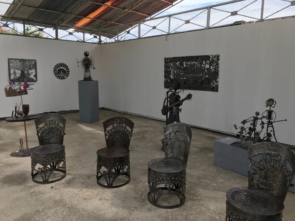 85ad104b-9632-4aea-94aa-4d4bbf9a2a92 85ad104b-9632-4aea-94aa-4d4bbf9a2a92