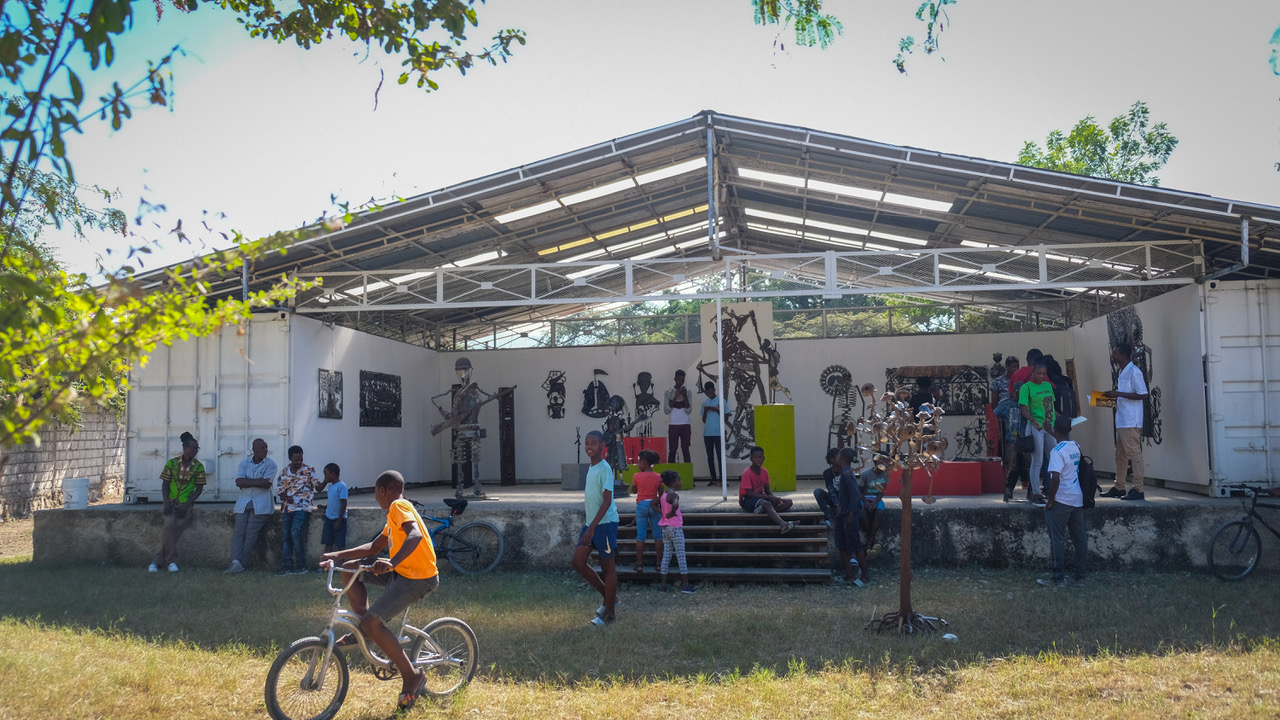 11D31000-1200-4817-9870-C02EBB7D2459 11D31000-1200-4817-9870-C02EBB7D2459