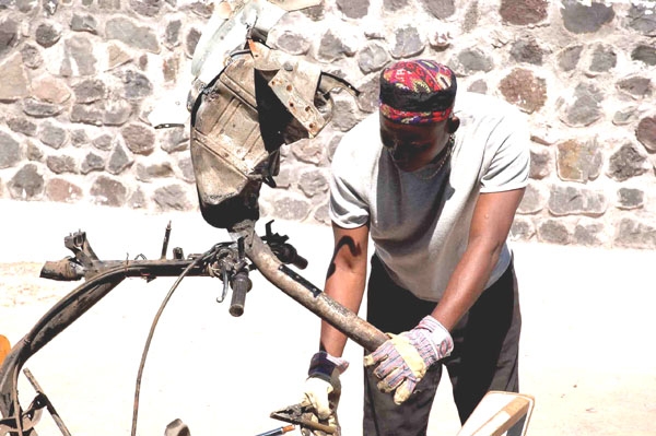 Eugene démarrant sa sculpture Eugene démarrant sa sculpture