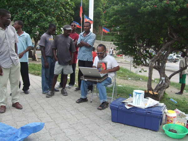 Douglas Ewart (Jamaïque) avec son instrument favori, au Canapé Vert