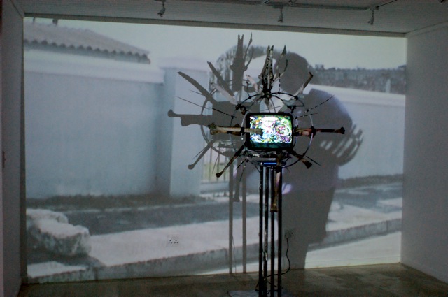 Gcamagwini : Metal, Ostrich Bones, TV, Videoprojection Gcamagwini : Metal, Ostrich Bones, TV, Videoprojection