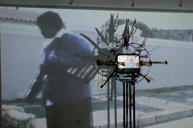 Gcamagwini : Metal, Ostrich Bones, TV, Videoprojection Gcamagwini : Metal, Ostrich Bones, TV, Videoprojection