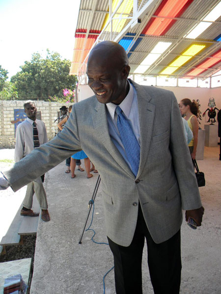Serge Jolimeau, le doyen des sculpteurs de la Croix des Bouquets Serge Jolimeau, le doyen des sculpteurs de la Croix des Bouquets