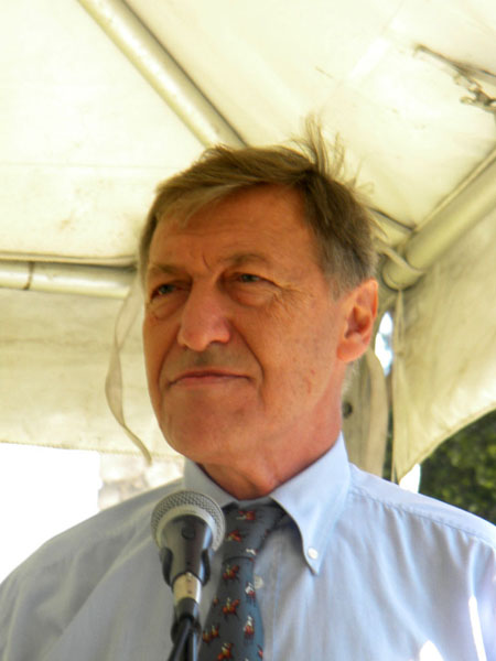 S.E. l'Ambassadeur Gosetti Di Sturmeck s'adresse aux enfants S.E. l'Ambassadeur Gosetti Di Sturmeck s'adresse aux enfants