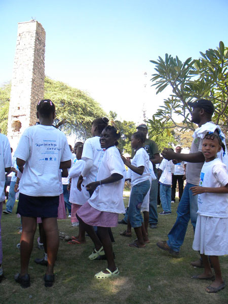 Chants et danse après la pause repas Chants et danse après la pause repas
