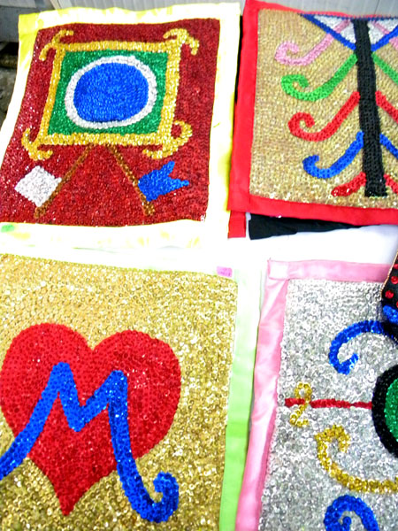 Les  drapeaux vodou: une spécialité du Bel Air Les  drapeaux vodou: une spécialité du Bel Air