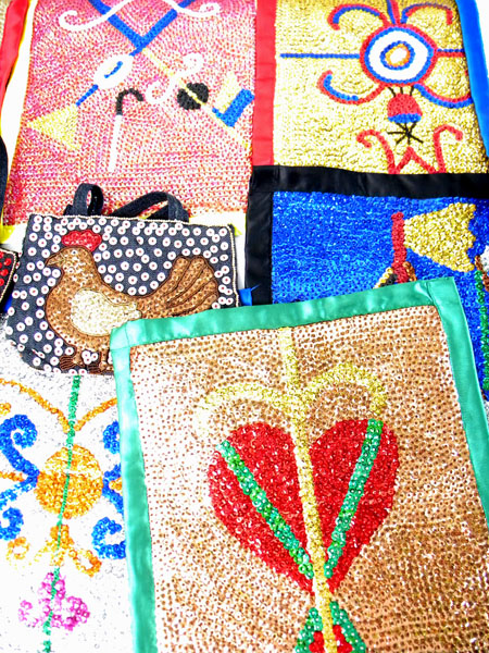 Les  drapeaux vodou: une spécialité du Bel Air Les  drapeaux vodou: une spécialité du Bel Air